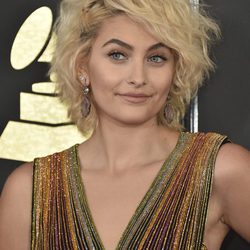 Paris Jackson en la alfombra roja de los Premios Grammy 2017