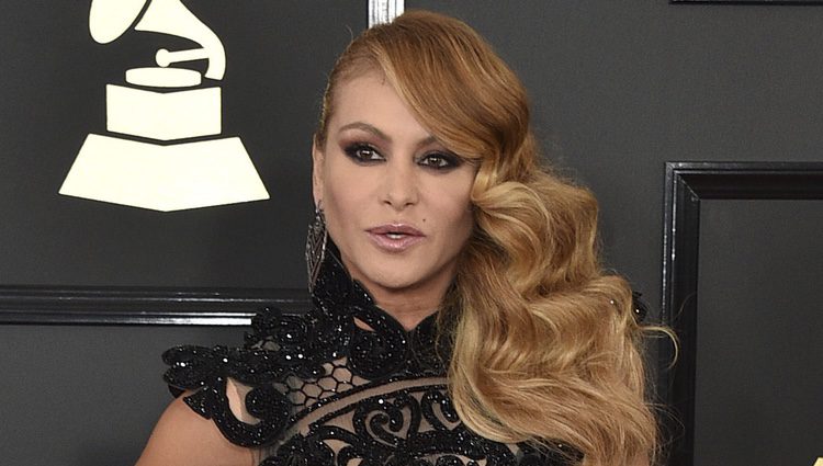 Paulina Rubio en la alfombra roja de los Premios Grammy 2017