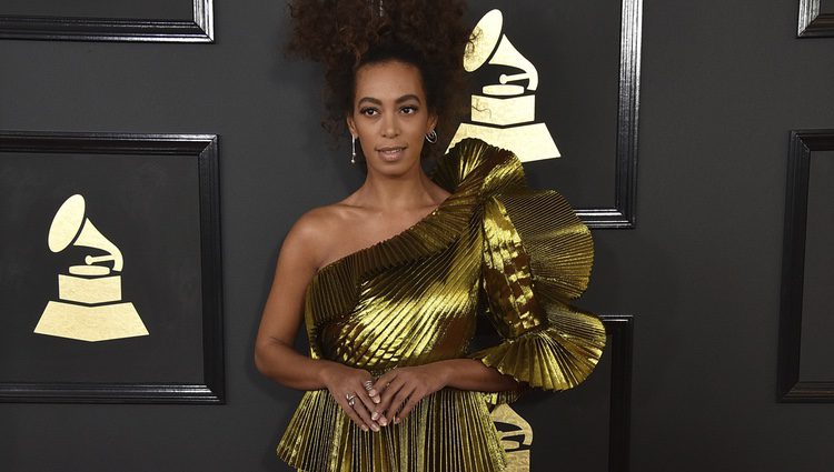 Solange Knowles en la alfombra roja de los Premios Grammy 2017