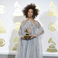 Solange gana uno de los premios de los Grammy 2017