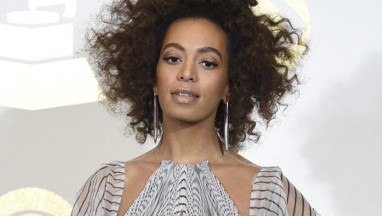 Solange gana uno de los premios de los Grammy 2017