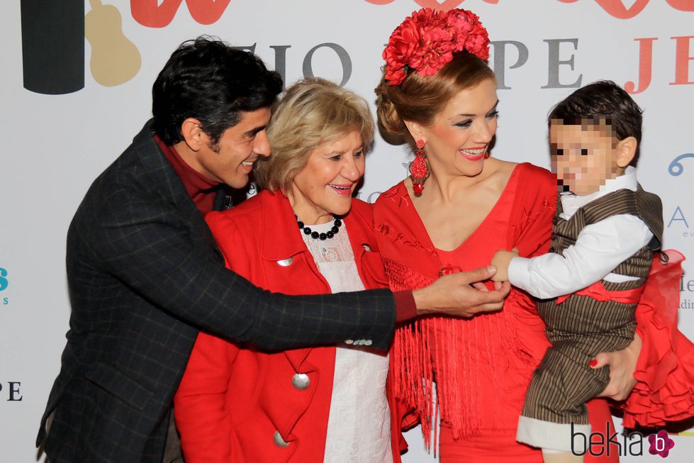 Carmen Bazán, Víctor Janeiro, Beatriz Trapote y Víctor Jr en la Pasarela Flamenca de Jerez