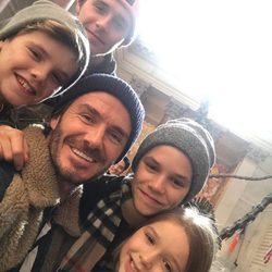 David Bekcham con Romeo, Cruz, Brooklyn y Harper Seven en Nueva York