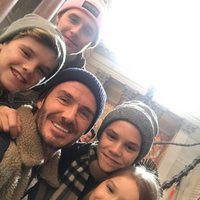 David Bekcham con Romeo, Cruz, Brooklyn y Harper Seven en Nueva York