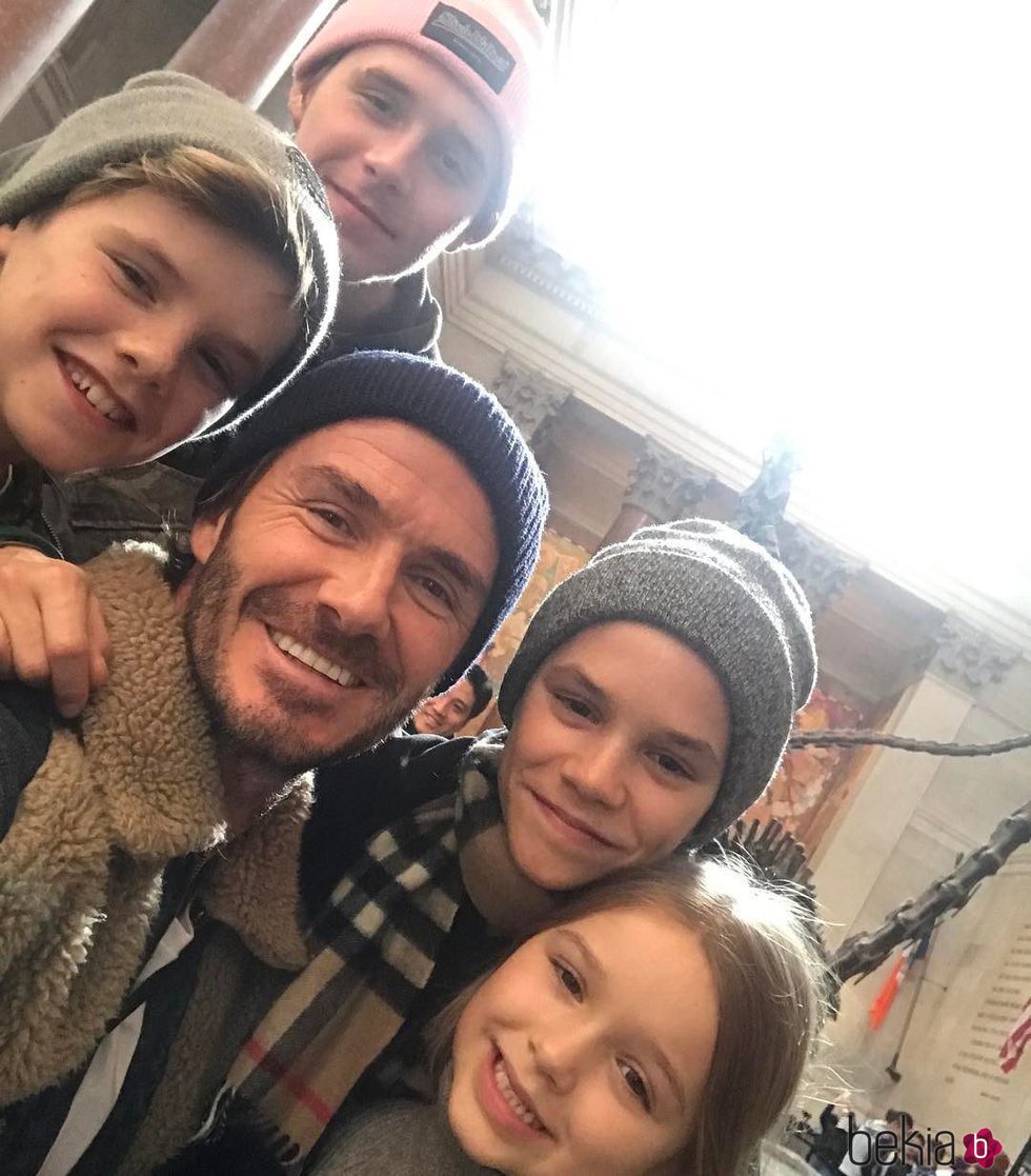 David Bekcham con Romeo, Cruz, Brooklyn y Harper Seven en Nueva York