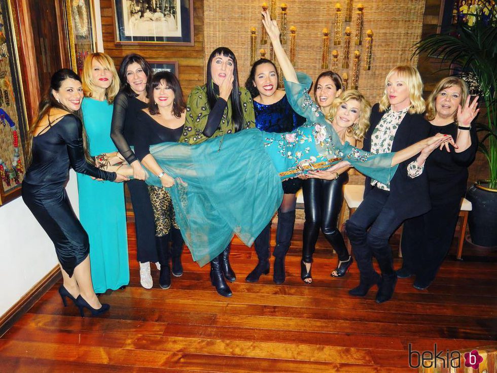 Bibiana Fernández celebrando su 63 cumpleaños con Rossy de Palma, Loles León, Hiba Abouk y Topacio Fresh