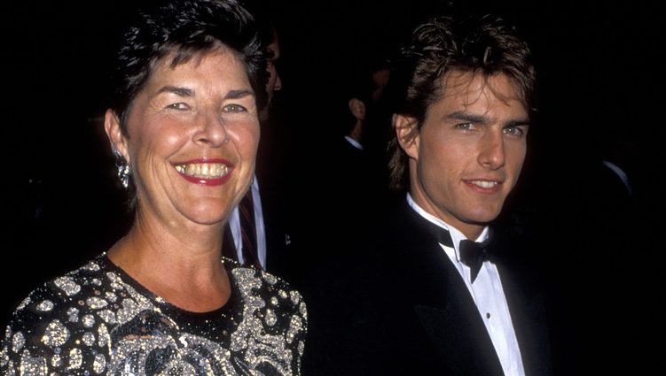 Tom Cruise junto a su madre Mary Lee South en los Gobos de Oro de 1990