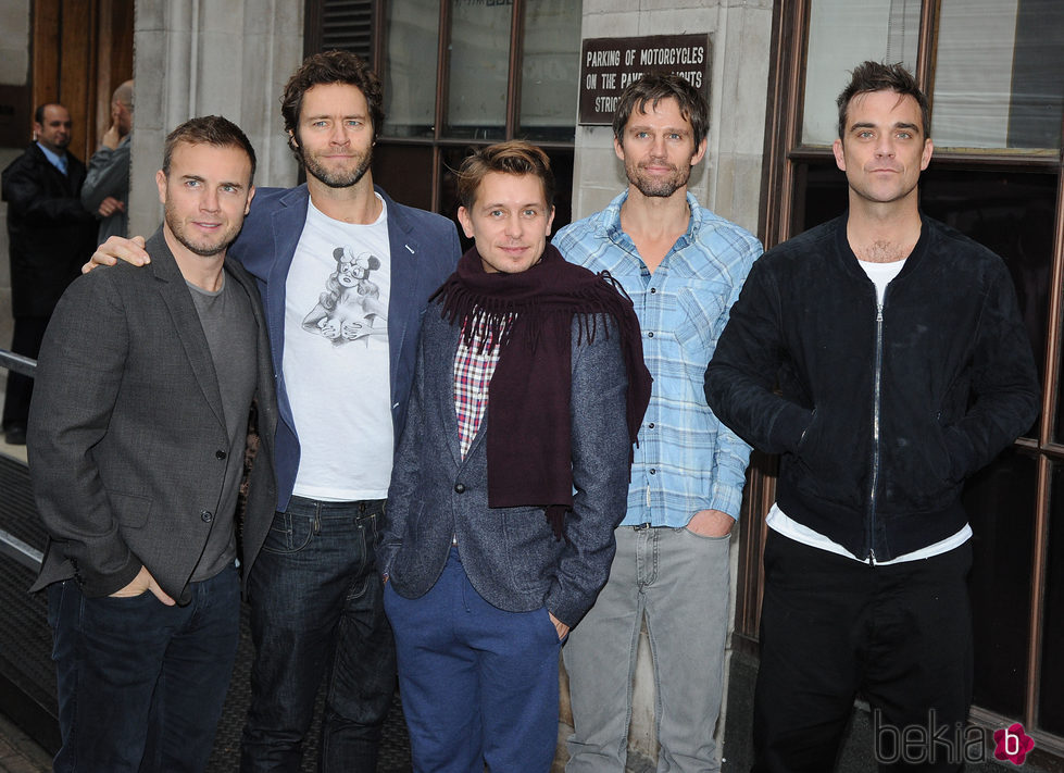 El grupo Take That en su visita a la cadena Radio 1 en 2010