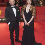 Jaime Ordóñez y Blanca Suárez en la presentación de 'El Bar' en la Berlinale 2017