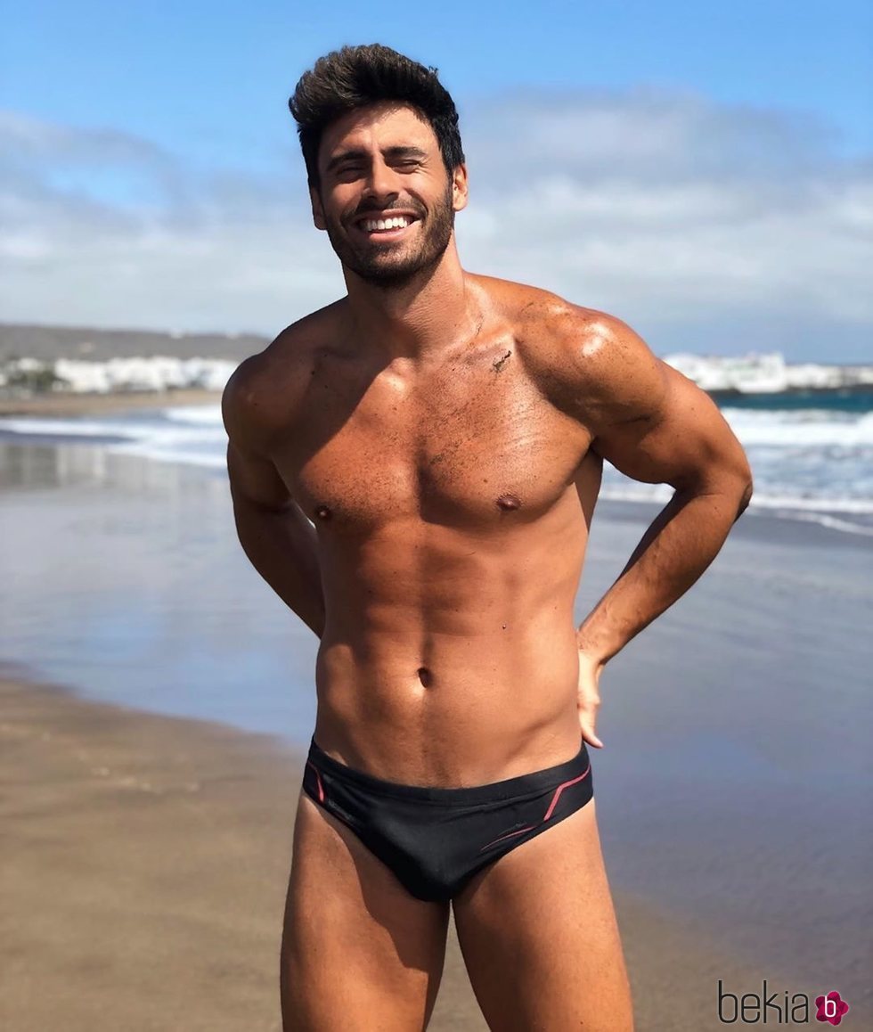 Noel Bayarri posando en bañador