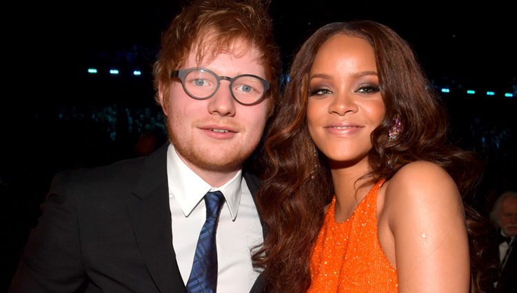 Ed Sheeran junto a Rihanna en los Premios Grammy 2017