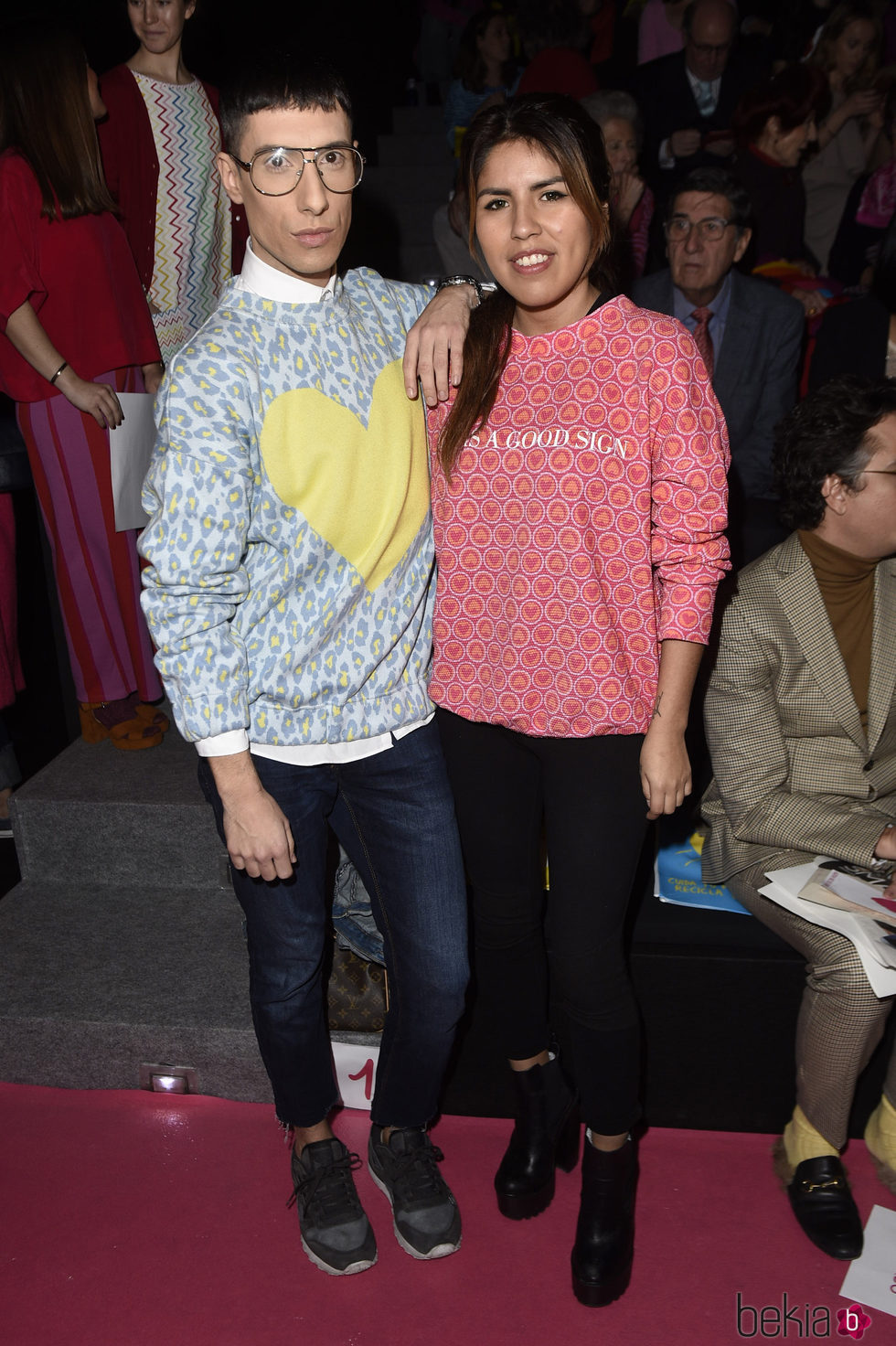 Jesús Reyes y Chabelita en el front row del desfile de Ágatha Ruiz de la Prada en Madrid Fashion Week otoño/invierno 2017/2018