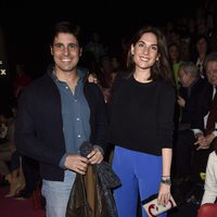 Fran Rivera y Lourdes Montes en el front row del desfile de Ágatha Ruiz de la Prada en Madrid Fashion Week otoño/invierno 2017/2018