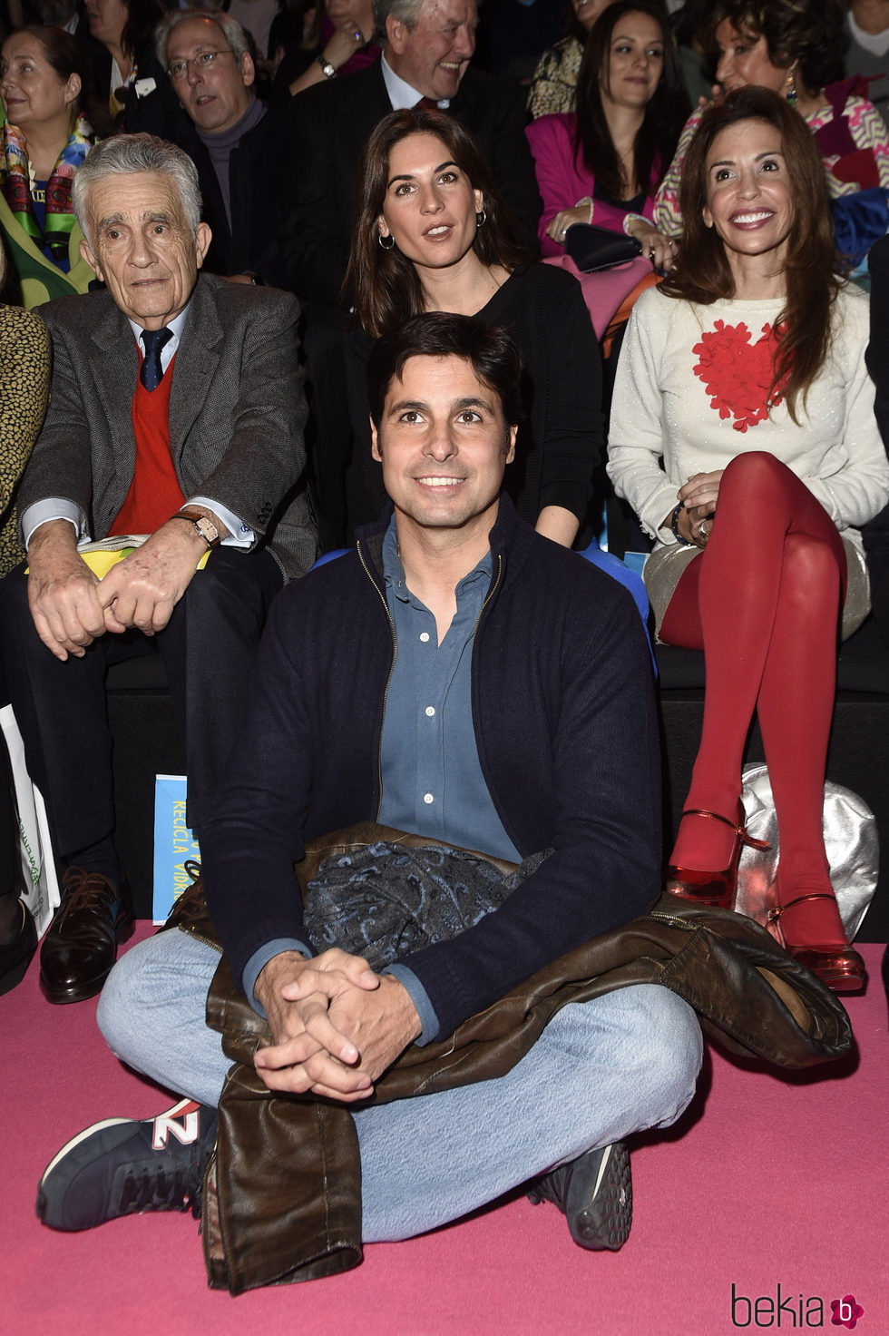 Fran Rivera y Lourdes Montes muy cómplices en el front row del desfile de Ágatha Ruiz de la Prada en Madrid Fashion Week otoño/invierno 2017/2018