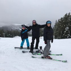 David Beckham junto a sus hijos Cruz y Romeo disfrutando en la nieve