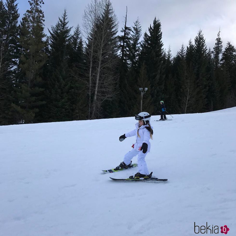 Harper Seven Beckham disfrutando de la nieve en Canadá