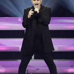 Miguel Bosé dando su primer concierto tras la muerte de su sobrina Bimba Bosé