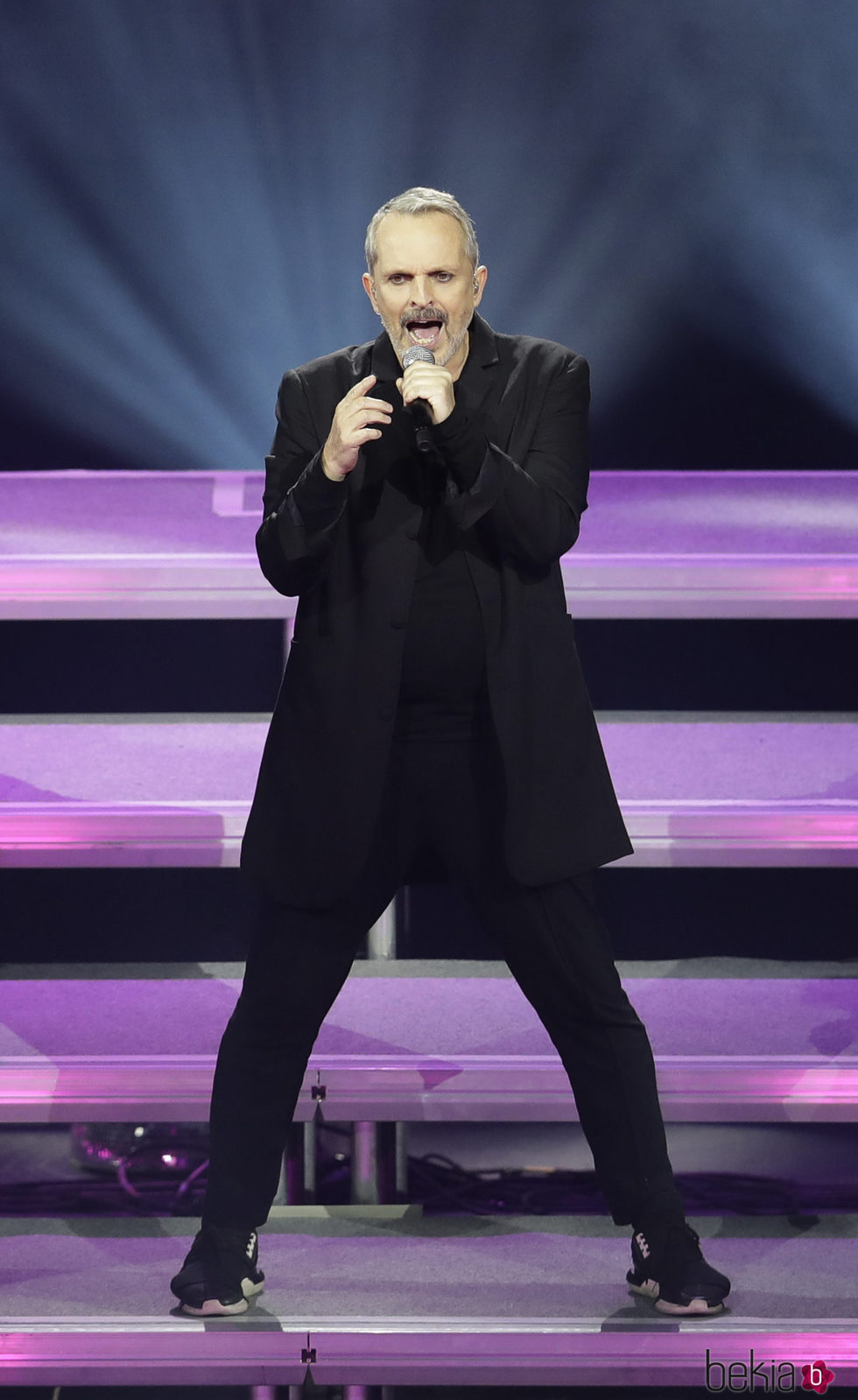 Miguel Bosé dando su primer concierto tras la muerte de su sobrina Bimba Bosé