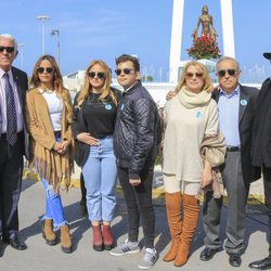 Gloria Camila, Rocío y David Flores, Gloria y Amador Mohedano en un homenaje a Rocío Jurado