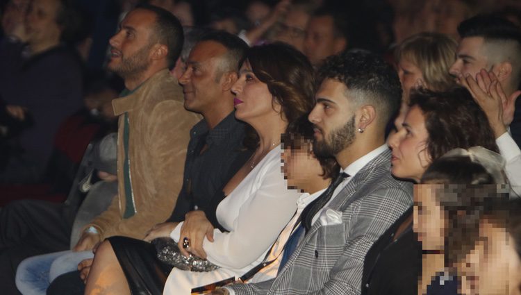 Luis Rollán, Raquel Bollo y sus hijos en el concierto de Isabel Pantoja en Barcelona