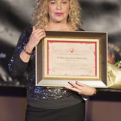 Bárbara Rey recibiendo el 'Premio Máscara de Oro 2017' en Totana, su pueblo natal