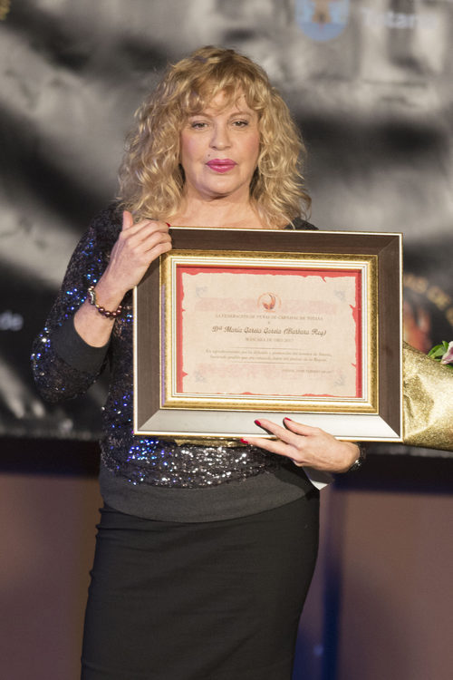 Bárbara Rey recibiendo el 'Premio Máscara de Oro 2017' en Totana, su pueblo natal