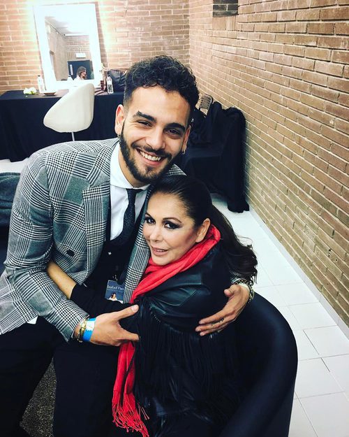 Manuel Cortés Bollo con Isabel Pantoja tras su concierto en Barcelona