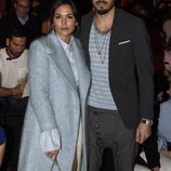 Michelle Calvó y su novio en el desfile de la firma The 2nd Skin en la Madrid Fashion Week 2017/2018