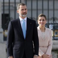 Los Reyes Felipe y Letizia en la ceremonia de bienvenida al presidente de Argentina Mauricio Macri y Juliana Awada