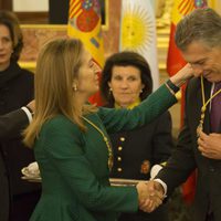 Ana Pastor impone la Medalla del Congreso a Mauricio Macri