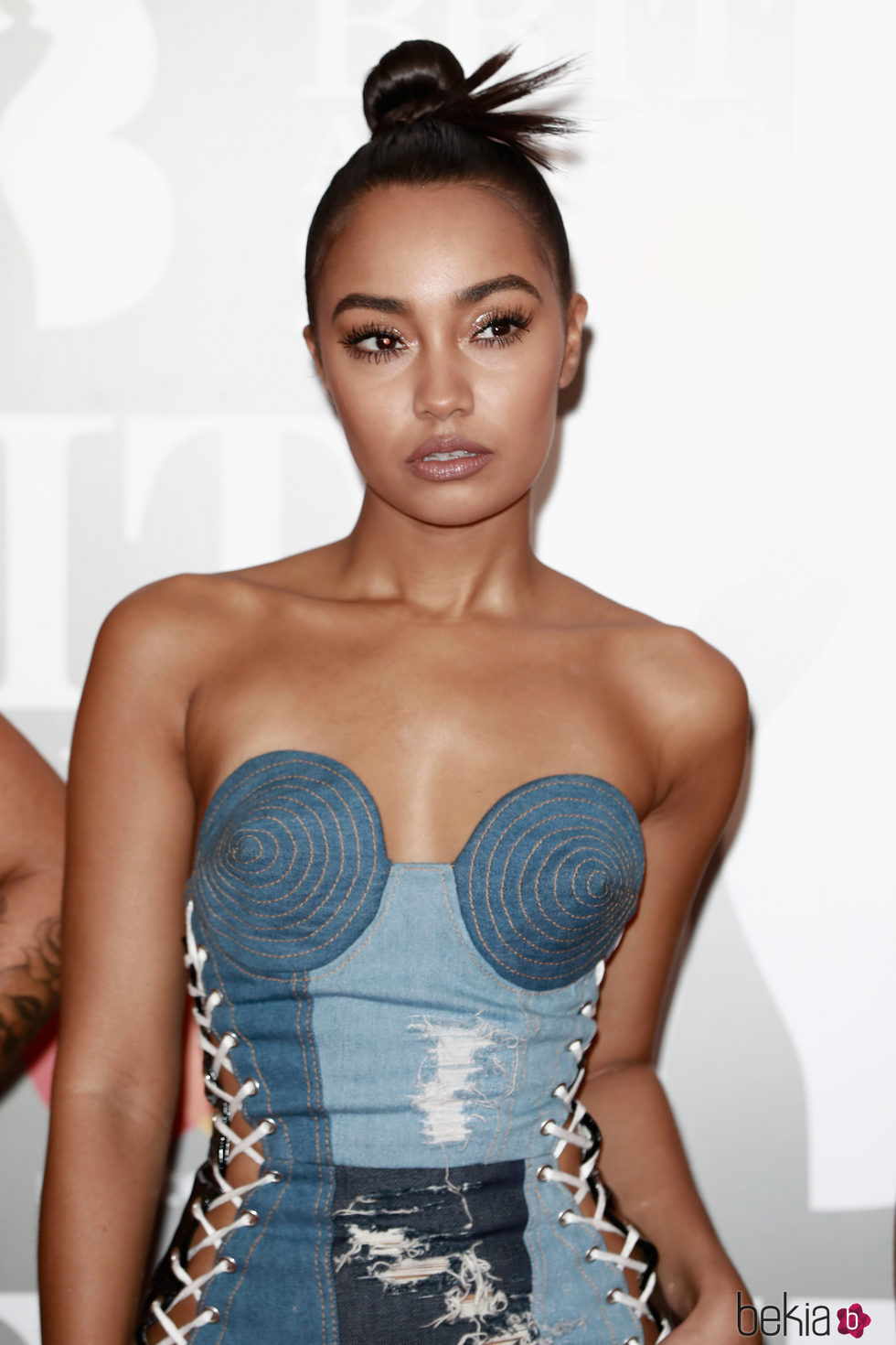 Leigh-Anne en la alfombra roja de los Brit Awards 2017