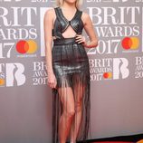 Pixie Lott en la alfombra roja de los Brit Awards 2017