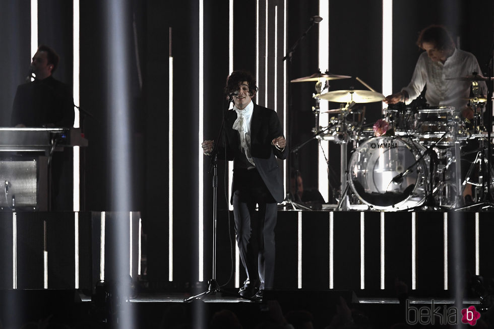 El grupo 1975 actuando en la gala de los Premios Brit 2017