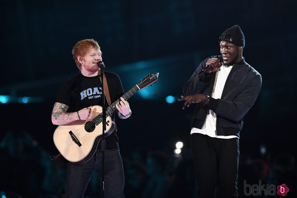 Ed Sheeran junto al rapero Stormzy en los Premios Brit 2017