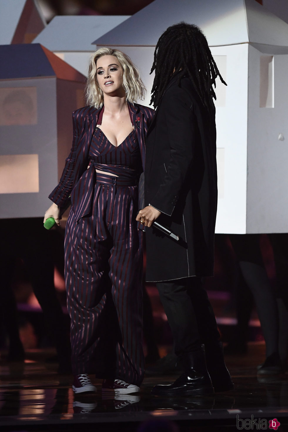 Katy Perry junto a Skip Marley en los Premios Brit 2017