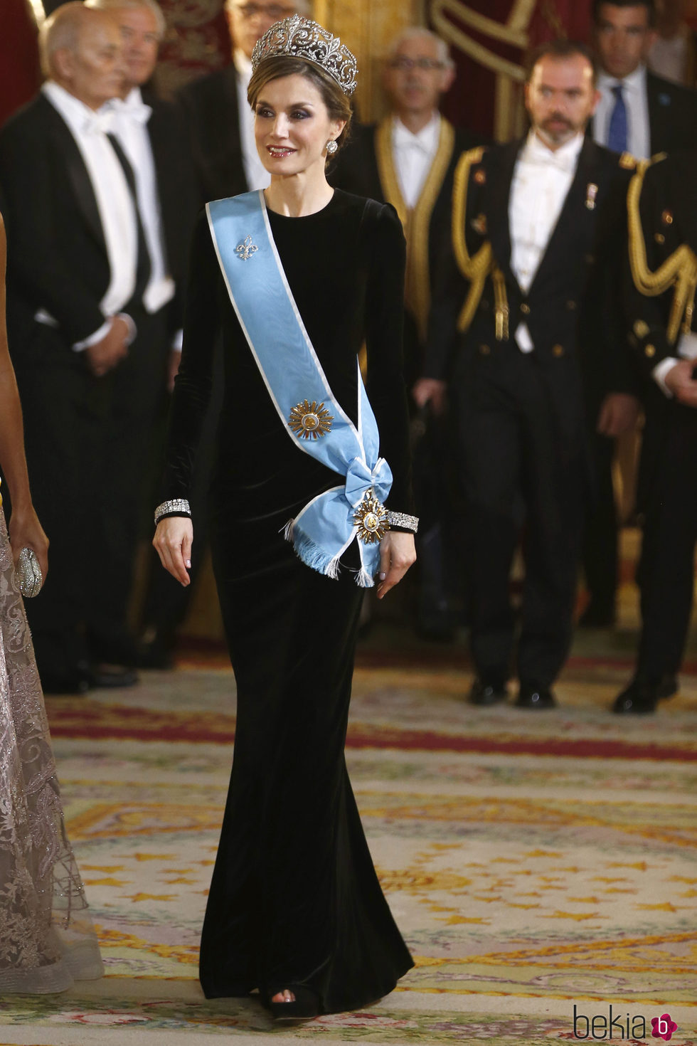 La Reina Letizia con la tiara Flor de Lis en la cena de gala en honor al presidente de Argentina Mauricio Macri