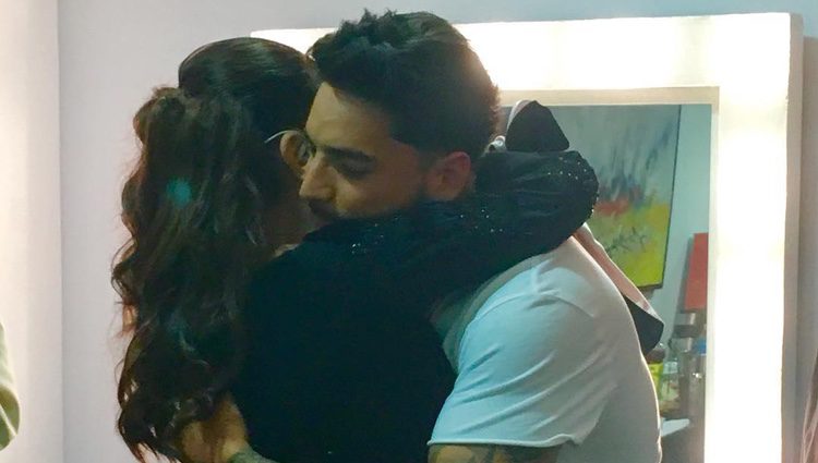 Isabel Pantoja saludando a Maluma tras su concierto en Viña del Mar