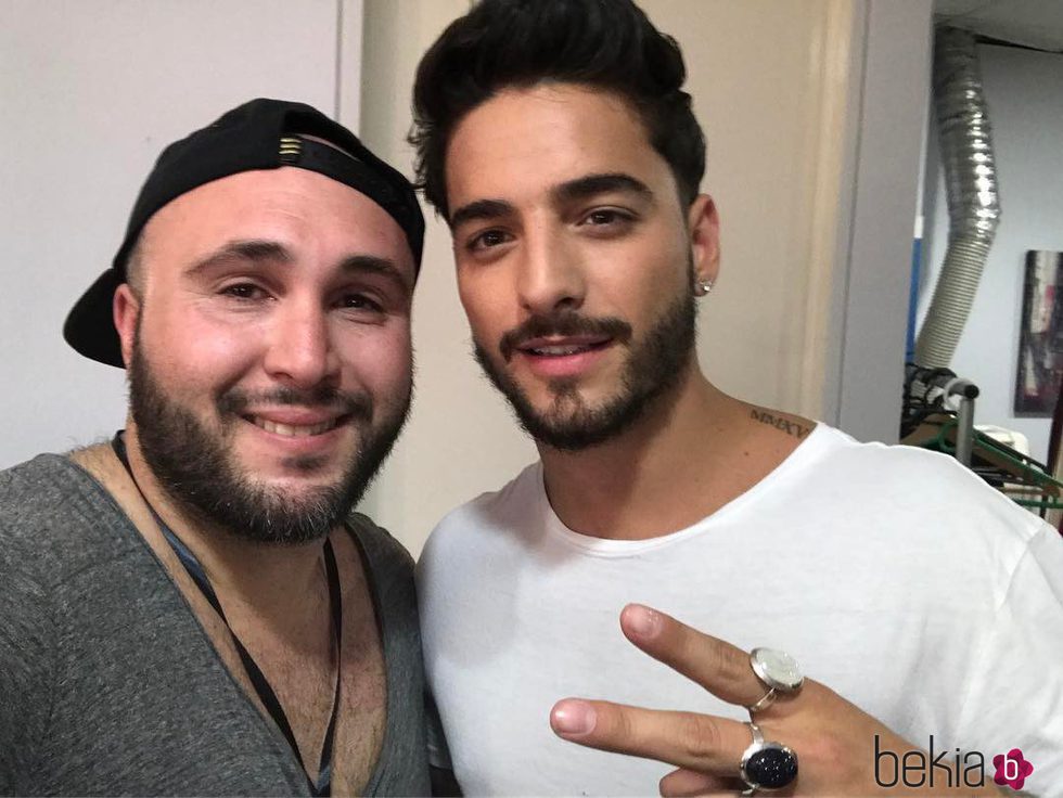 Kiko Rivera con Maluma en el backstage del concierto de Isabel Pantoja en Viña del Mar