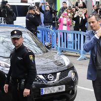 Iñaki Urdangarín con una mochila a su llegada a la vistilla en la Audiencia de Palma