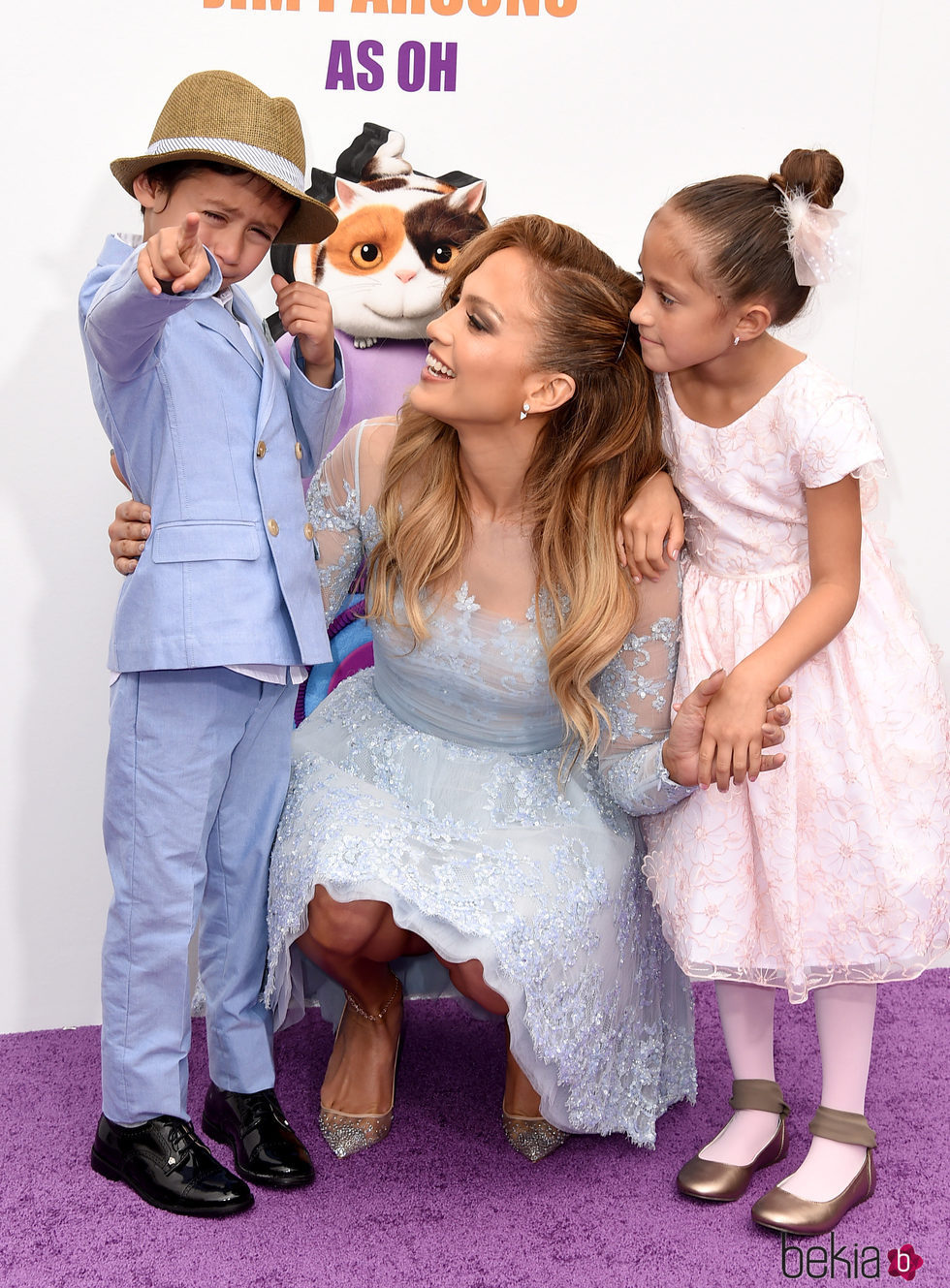 Jennifer Lopez con sus hijos en la premiere de 'Home'