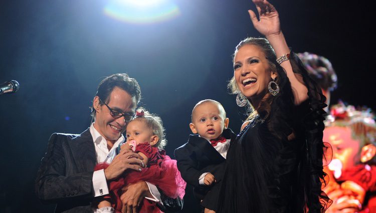 Jennifer Lopez y Marc Anthony con sus hijos Max y Emme