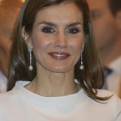 La Reina Letizia con los pendientes que llevó la Infanta Elena en su boda