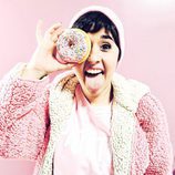 Alejandra Castelló en una divertida foto con un donuts