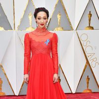 Ruth Negga en la alfombra roja de los Premios Oscar 2017