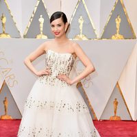 Sofia Carson en la alfombra roja de los Premios Oscar 2017