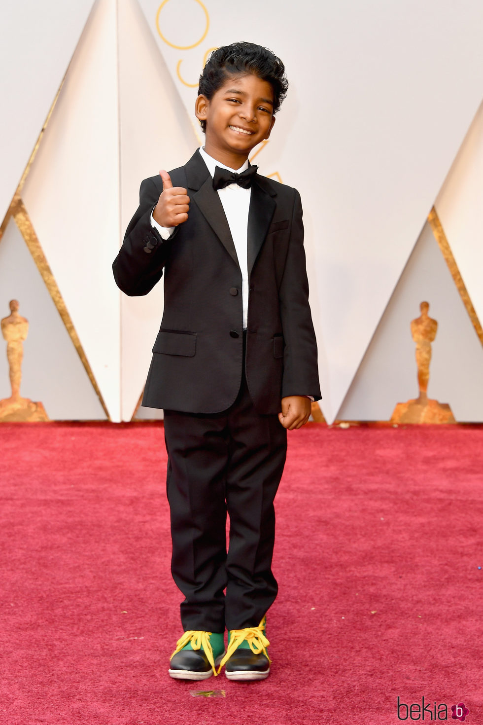 Sunny Pawar en la alfombra roja de los Premios Oscar 2017