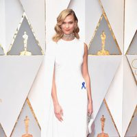 Karlie Kloss en la alfombra roja de los Premios Oscar 2017