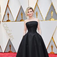 Kirsten Dunst en la alfombra roja de los Premios Oscar 2017