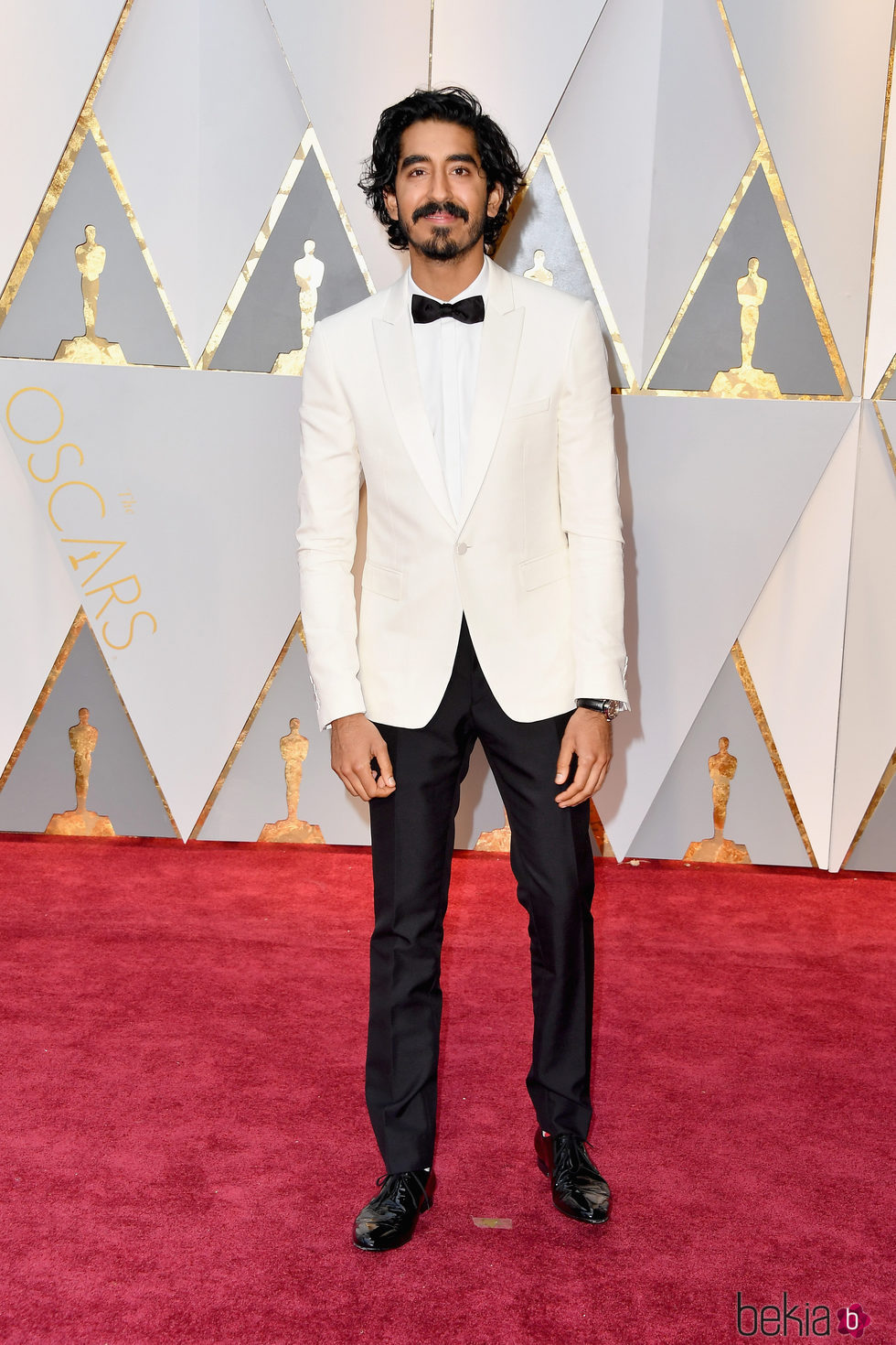 Dev Patel en la alfombra roja de los Premios Oscar 2017