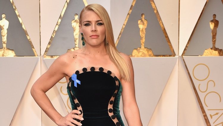 Busy Philipps en la alfombra roja de los Premios Oscar 2017